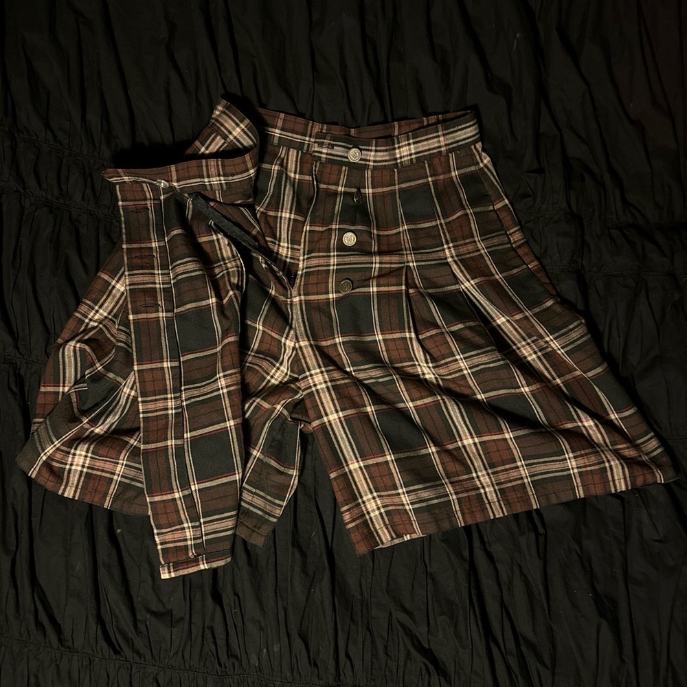 BROWN PLAID BUTTON-UP SHORTS / SKIRTS